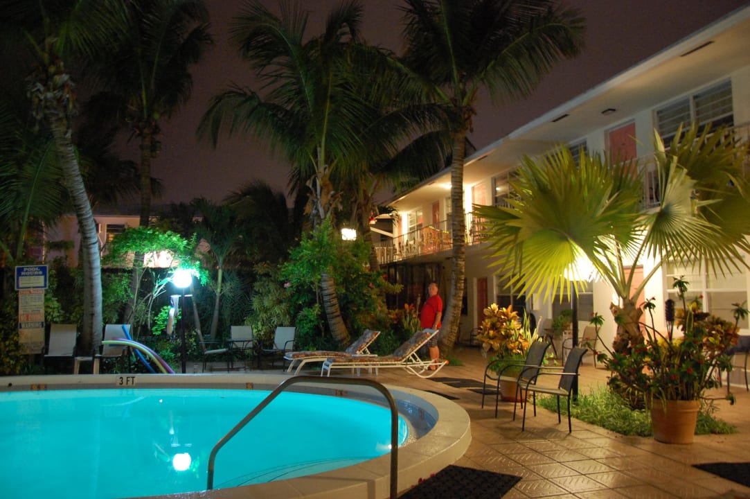 Sehr gepflegter Aussenbereich Hotel Shore Haven Resort Inn