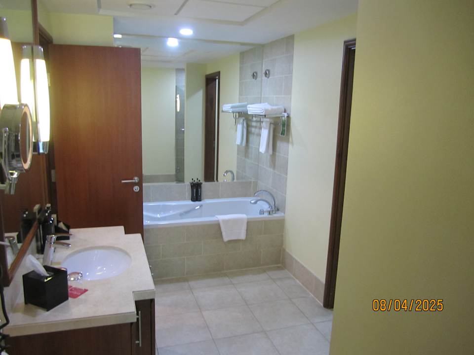 Zimmer Ramada by Wyndham Downtown Dubai