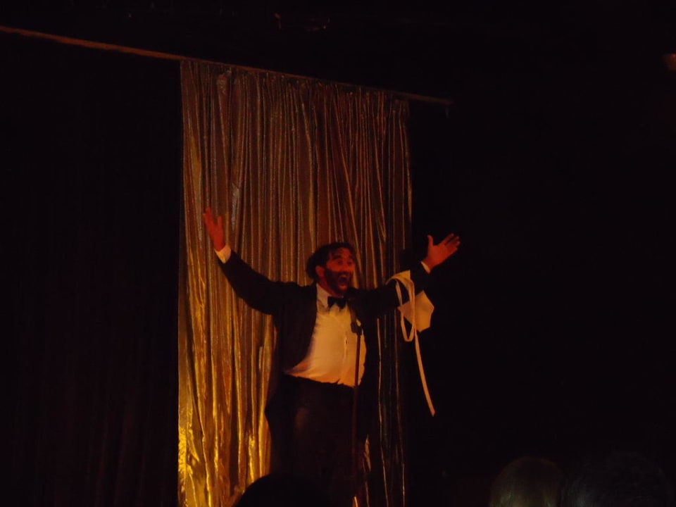 Abendshow mit Nino Asteria Collection Side