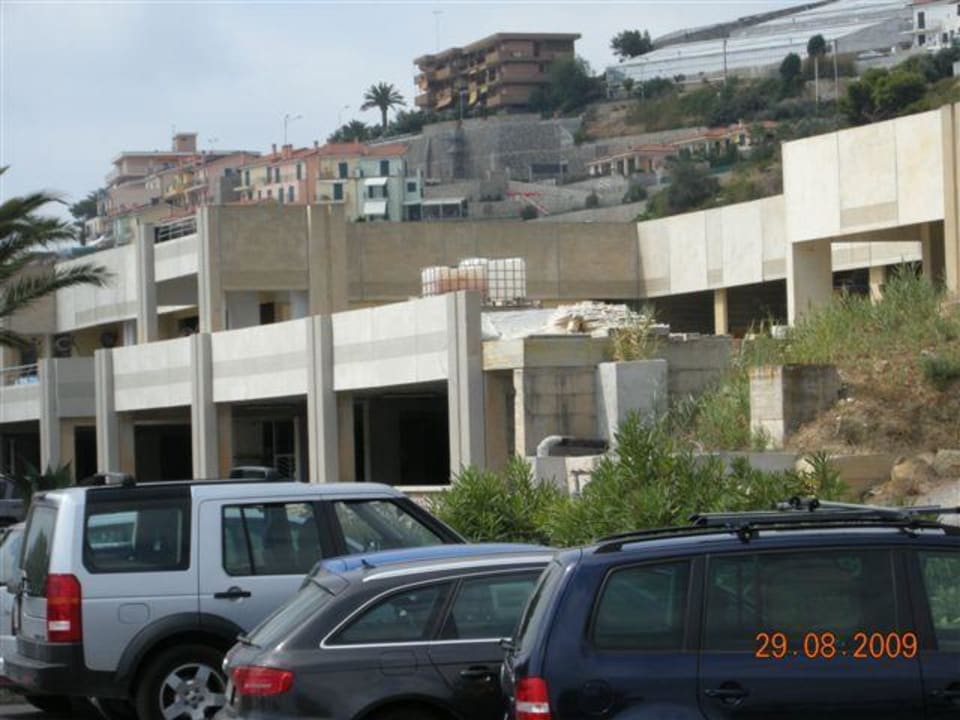 Машины и стройка Aregai Marina Hotel & Residence