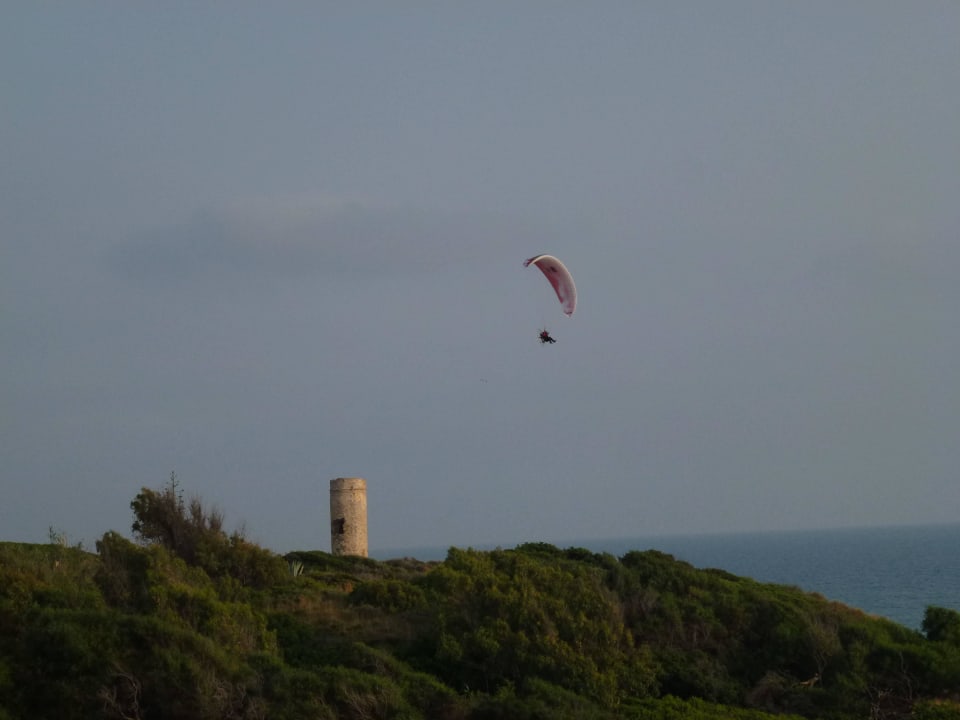 Überraschungen von oben an der Promenade Hotel Riu Chiclana
