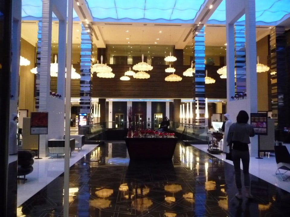 Lobby zum Ausgang Fairmont Bab Al Bahr