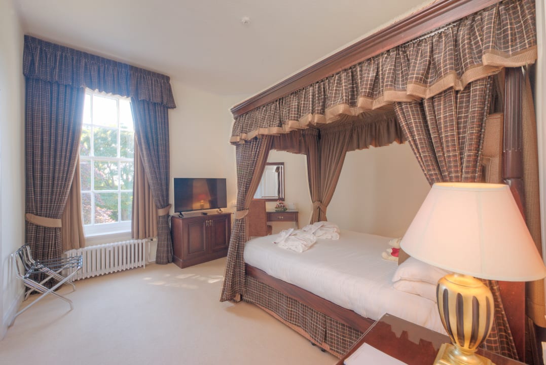 Zimmer Muthu Newton Hotel