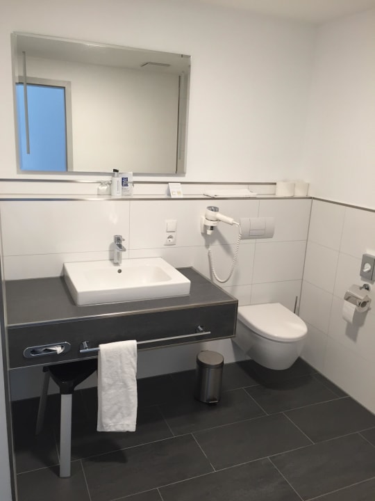 Ein Teil des Badezimmers Hotel Hennedamm