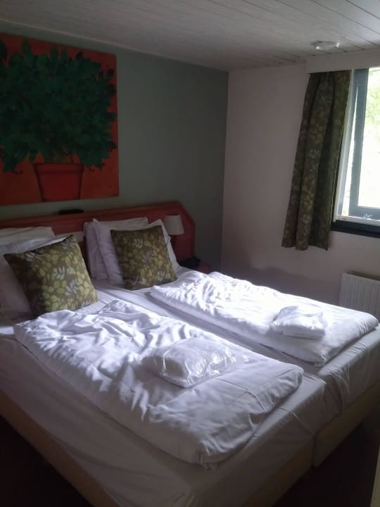 2. Schlafzimmer mit Fernseher Center Parcs De Eemhof