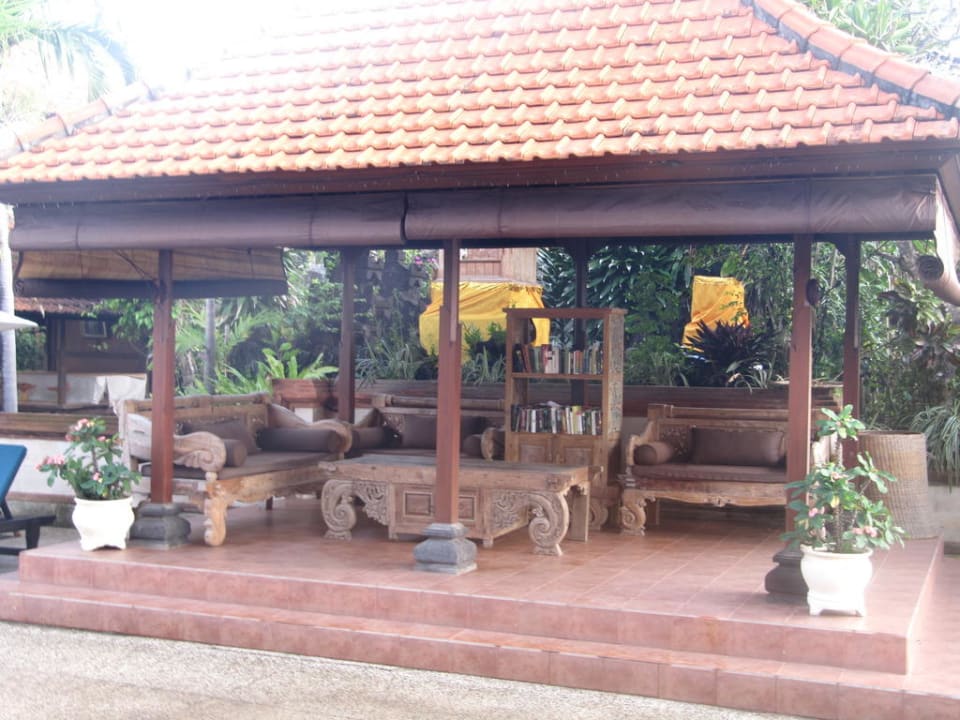 Leseecke am Pool Villa Shanti Beach