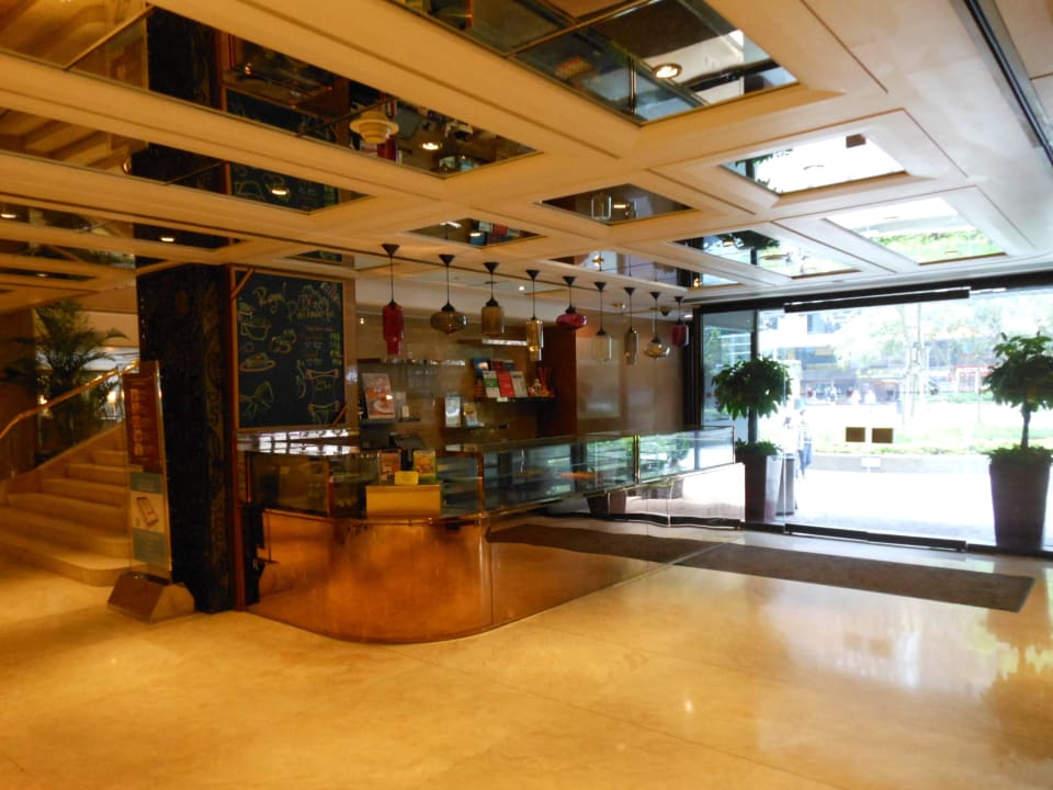 Eingang Regal Kowloon Hotel