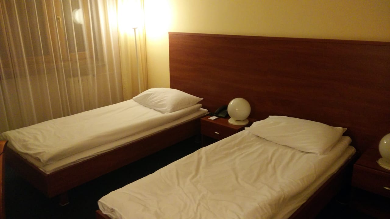 Zimmer Sangate Hotel Airport