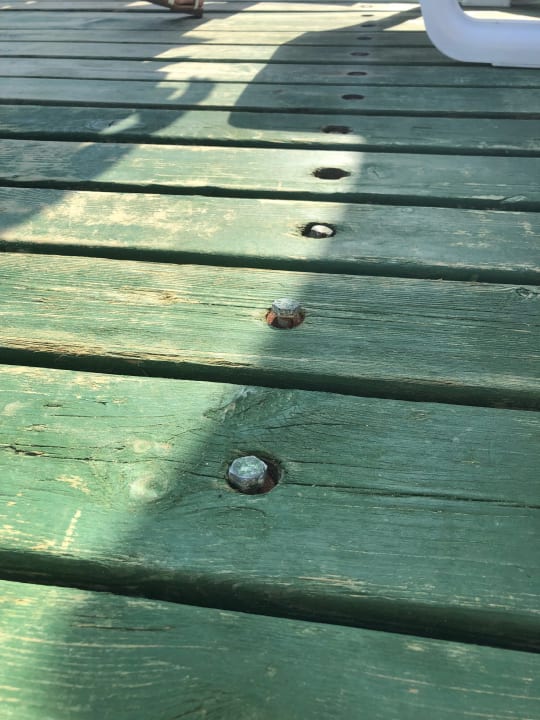 Herausstehende Schrauben-Unfallgefahr Hotel Delphin Imperial