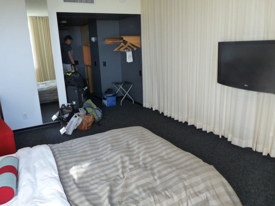 Zimmer Custom Hotel