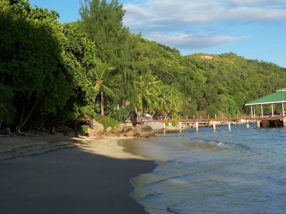 Der Hotelstrand, sehr schön! The Coco de Mer Hotel & Black Parrot Suites