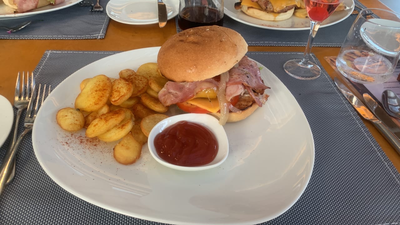 Gastro Anissa Beach & Village