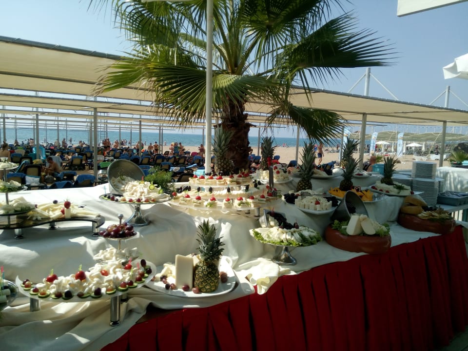 Strand Well Palace Side