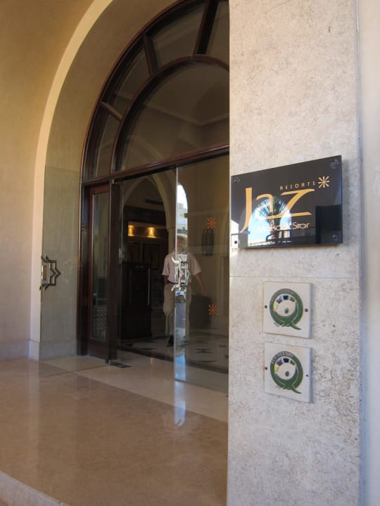 Eingang Hotel JAZ Makadi Star & Spa