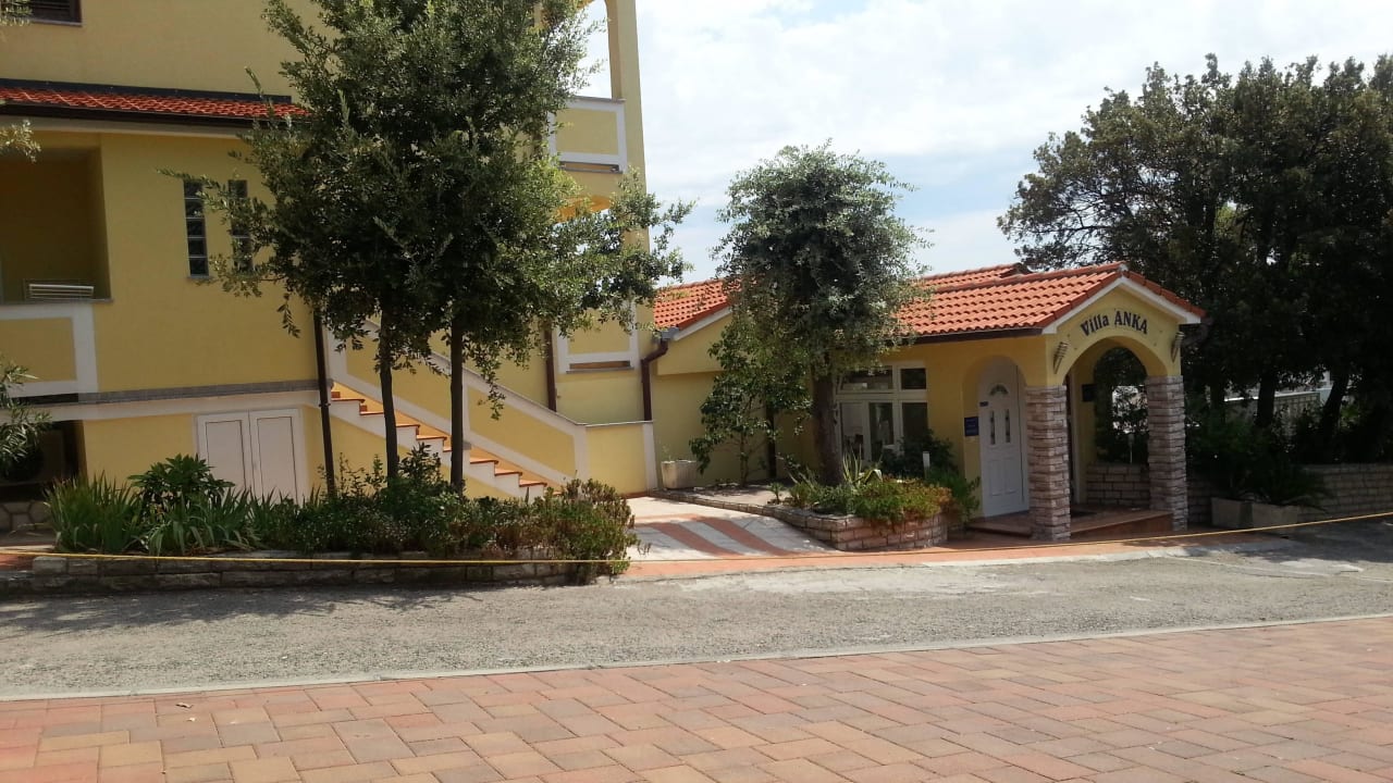 Ansicht vom Parkplatz aus Pension Gasthaus Villa Anka