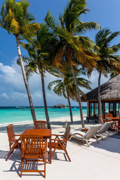 Terrasse der Thundibar Veligandu Maldives Resort Island