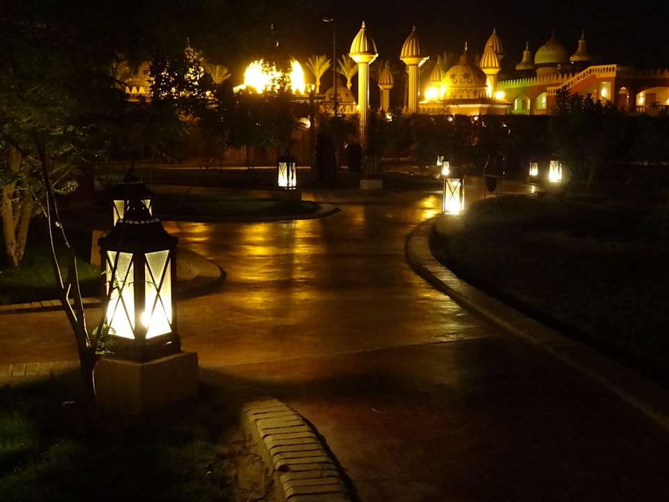 Blick auf das Nachbarhotel Pickalbatros Alf Leila Wa Leila Resort - Neverland Hurghada