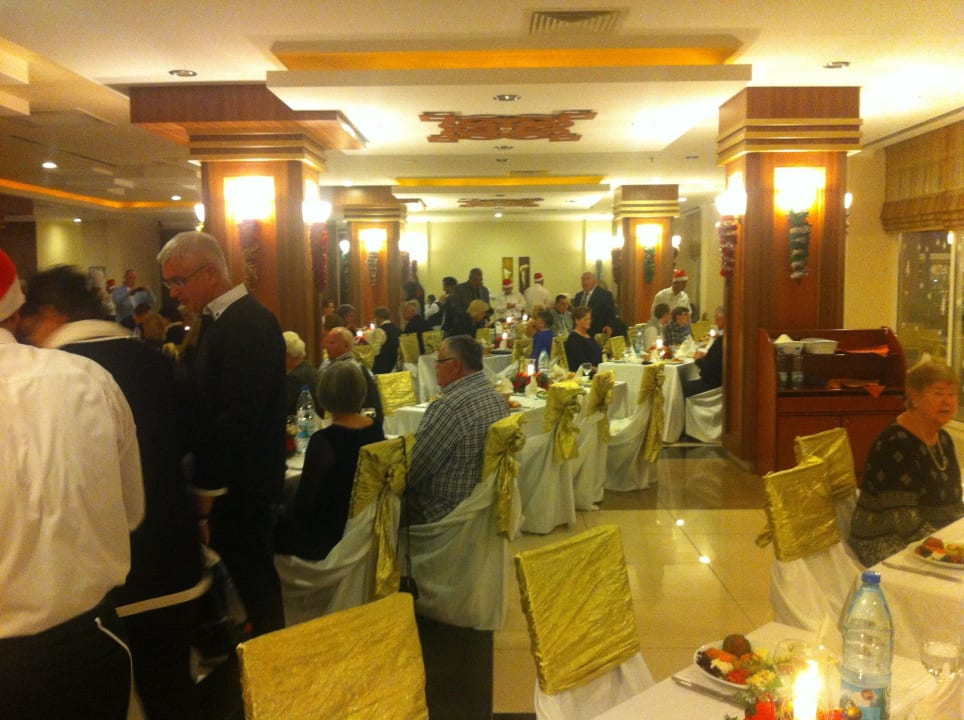 Restaurant festlich geschmückt 24.12.2014 Solivia Hotel