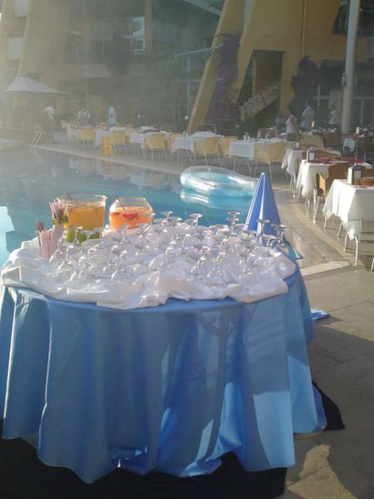 Punsch beim Abendessen Alaiye Resort & Spa