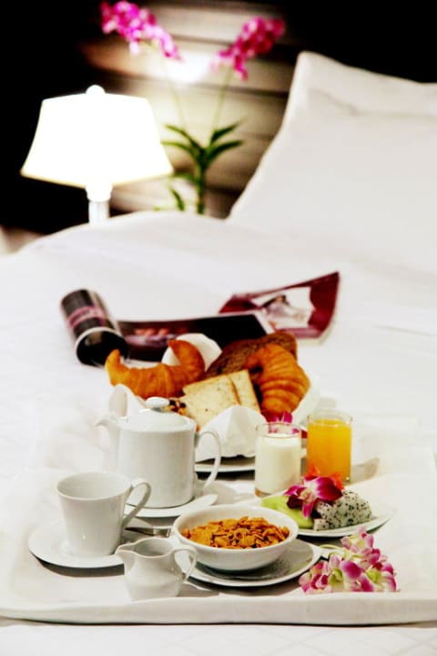 In Room Breakfast  Casa Del M Resort