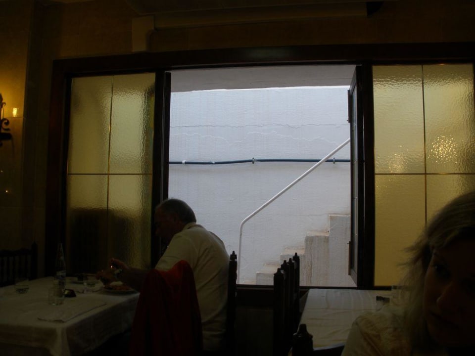 Aussicht aus dem Restaurant in den Keller R2 Veronica Beach Hotel