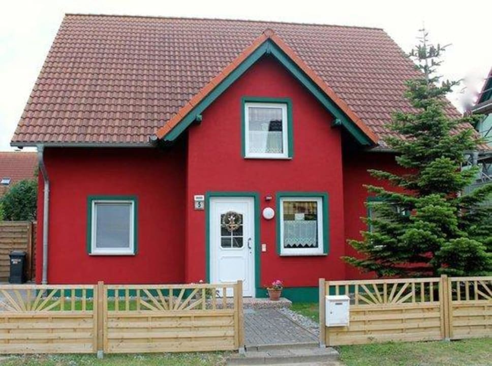 Unser Haus in der Vorderansicht Ferienwohnung Kunterbunt