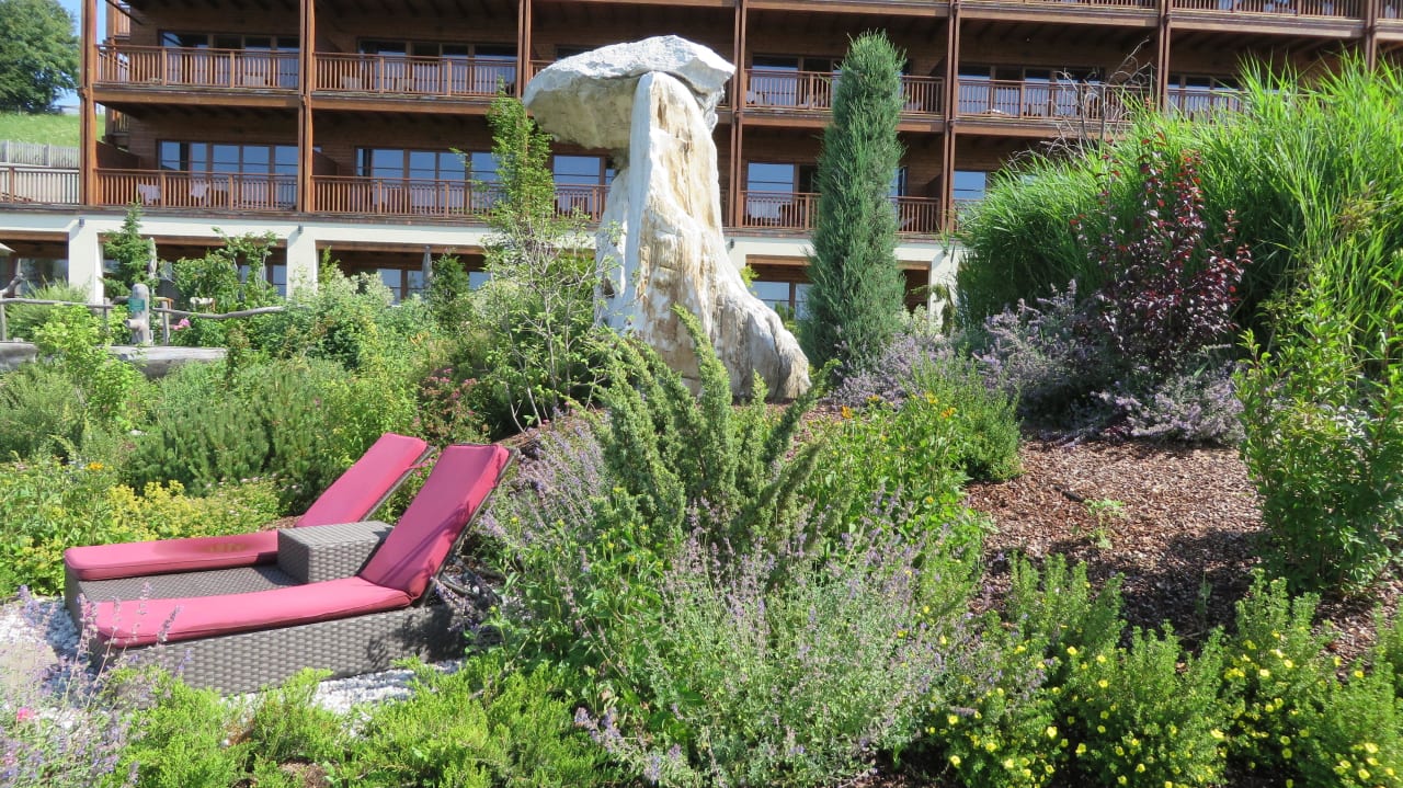 Herrliche Außenanlage Hotel Chalet Mirabell