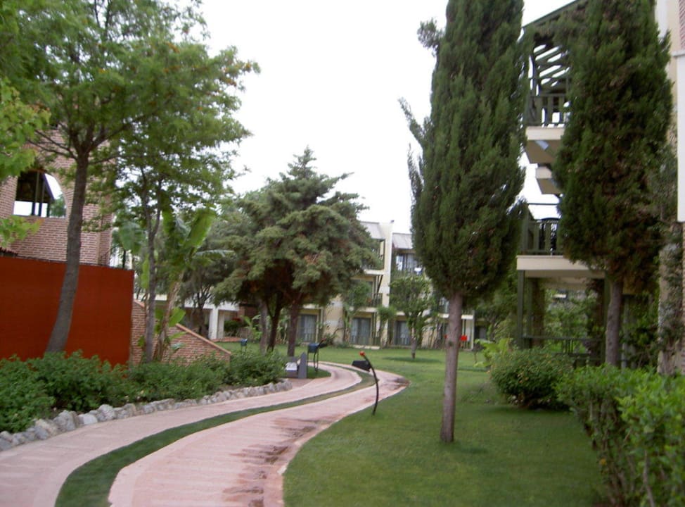 Weg zu den Wohnhäusern Limak Limra Hotel & Resort