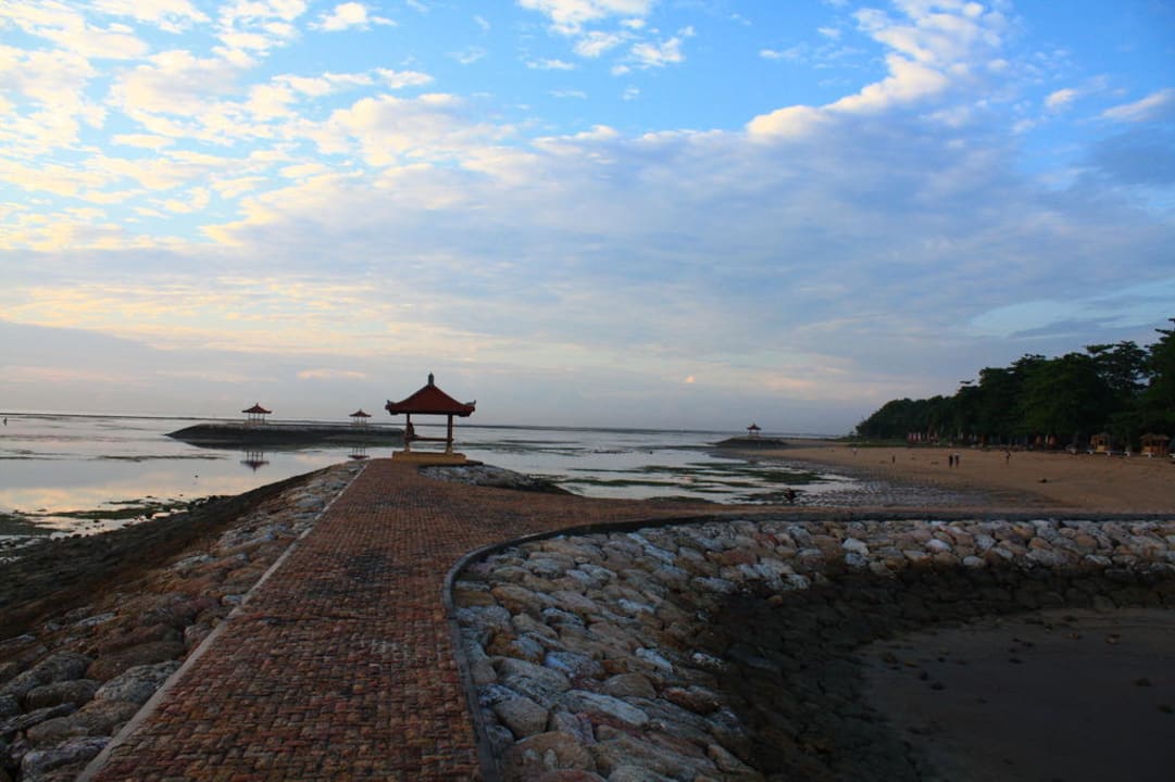 Strand am Morgen bei Ebbe Villa Shanti Beach