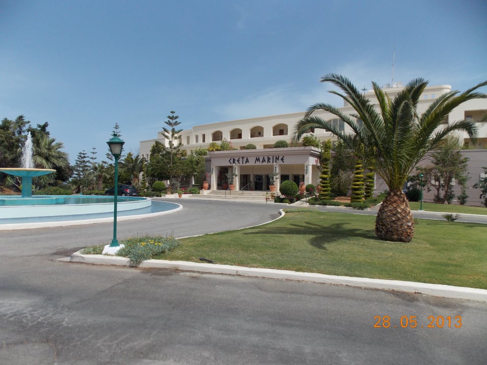 Вход в отель Iberostar Selection Creta Marine