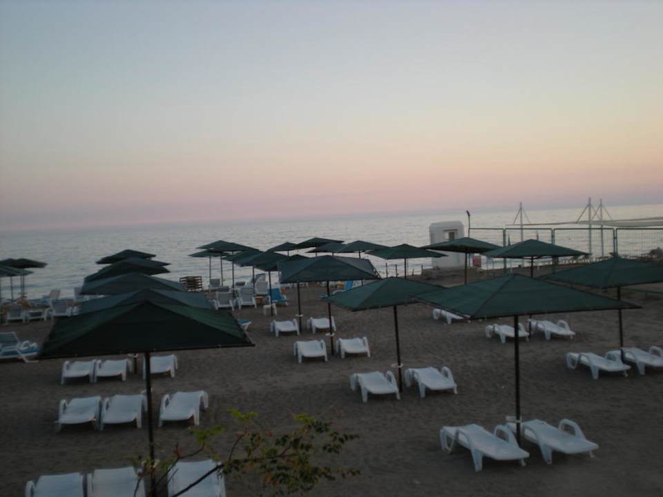 Der Strand ganz früh Morgens Hotel Club Nena