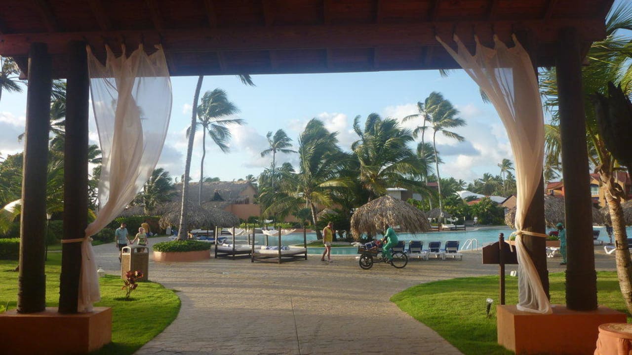 Die ersten Schritte morgens zum Strand Punta Cana Princess All Suites Resort & Spa