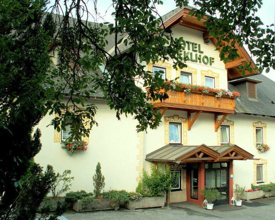 Hotel, Frontseite mit Eingang Hotel Landhaus Streklhof