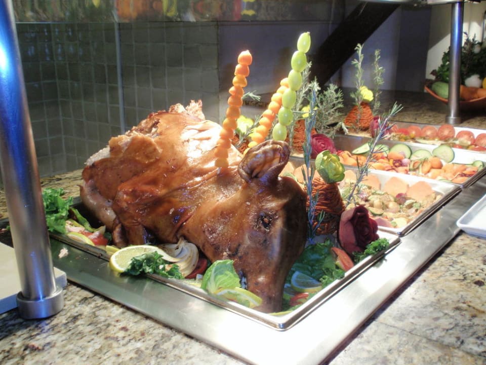 Spanferkel im Hauptrestaurant Catalonia Playa Maroma