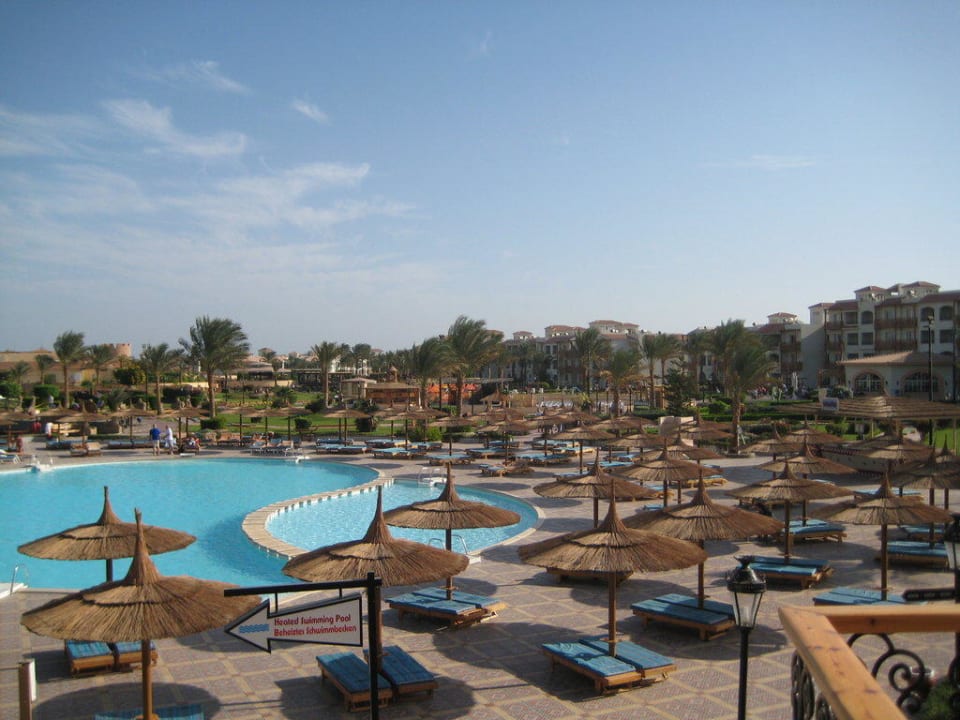 Blick auf die Poolanlage Pickalbatros Dana Beach Resort - Hurghada