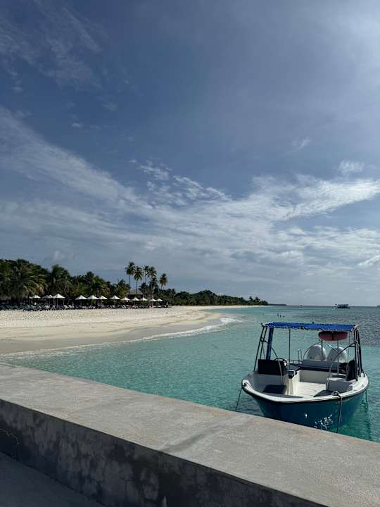 Strand Kuredu Island Resort & Spa