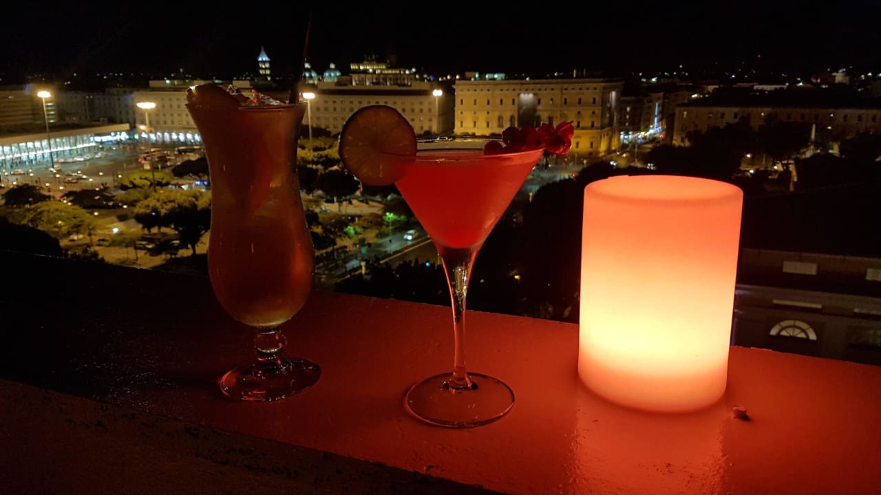 Abends auf der Dachterrasse The Independent Hotel