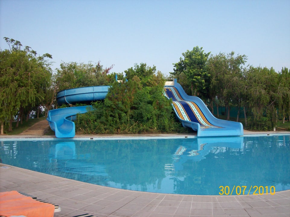 Бассейн с горками Justiniano Park Conti