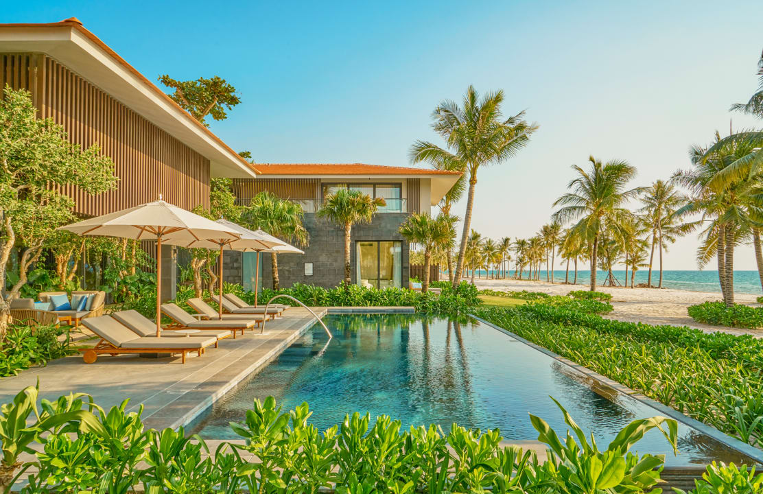 Pool InterContinental Phu Quoc Long Beach Resort by IHG