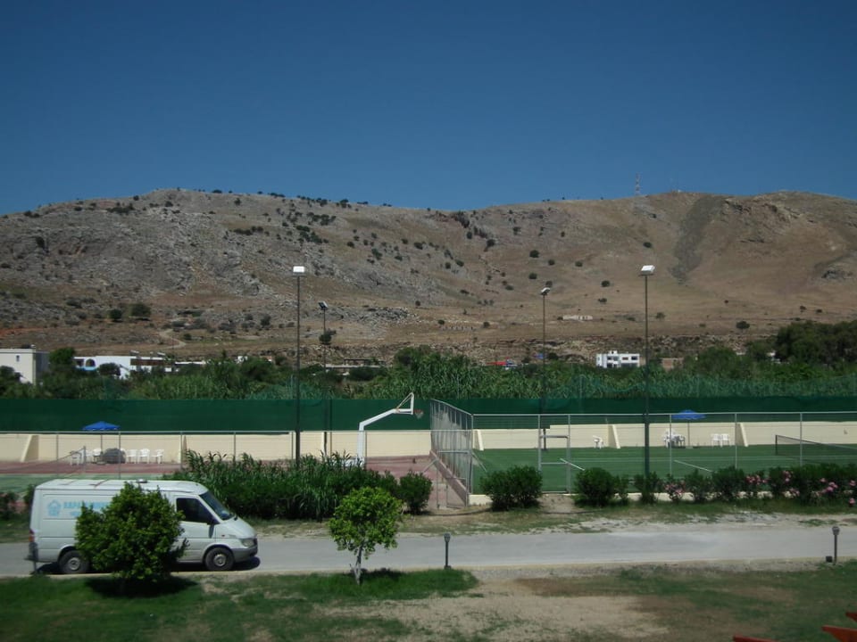 Widok z pokoju na korty tenisowe Lindos Princess Beach Resort & Spa
