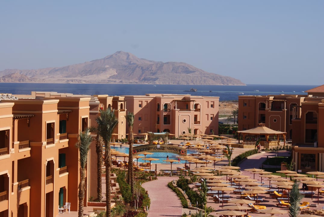 Zdjęcie ze zjeżdzalni (widok na większość terenu) Charmillion Club Aqua Park