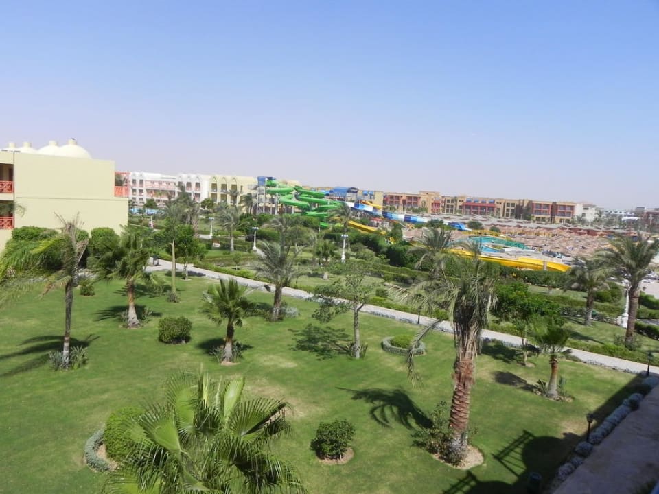 Widok z pokoju Titanic Beach Spa & Aqua Park