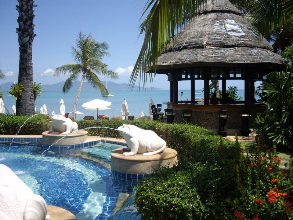 Pool mit Poolbar (Hotelstrand im Hintergrund) Bandara Resort & Spa Samui