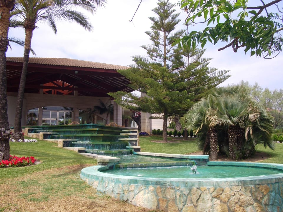 Von der Straßenseite Prinsotel La Dorada