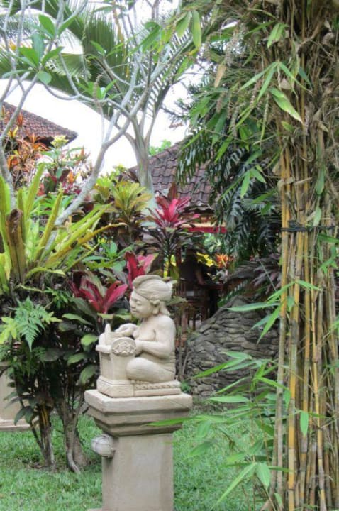 Schöne Gartenanlage Guci Guesthouses