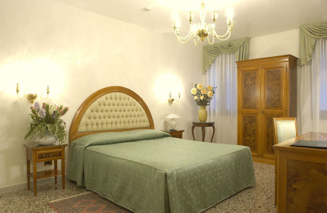 Camera matrimoniale Hotel Antica casa Carettoni