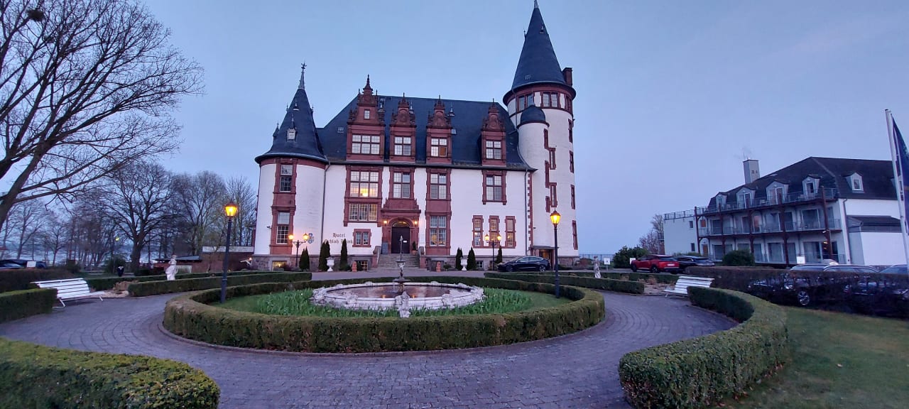 Außenansicht Seehotel Schloss Klink