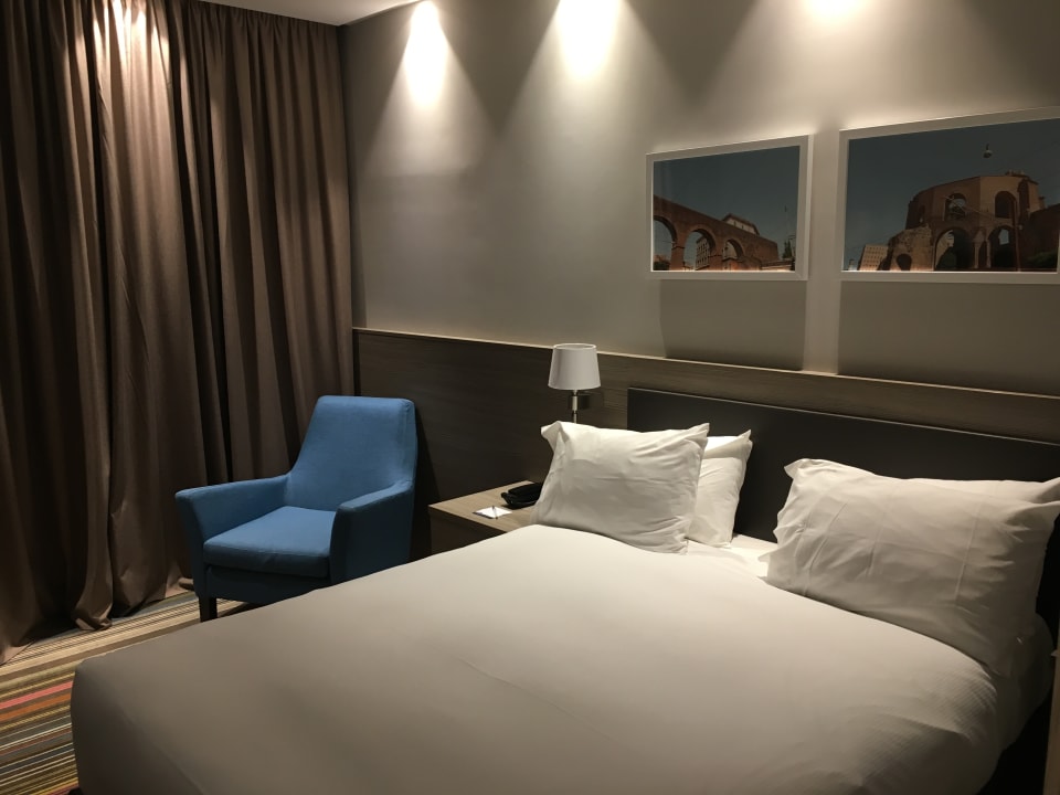 Zimmer Hampton by Hilton Rome East
