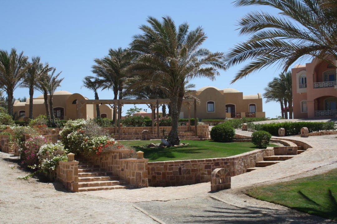 Teil der Gartenanlage Radisson Blu Resort, El Quseir