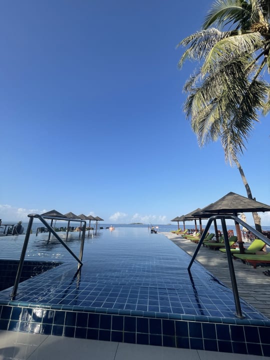 Pool Machchafushi Island Resort & Spa Maldives, The Centara Collection